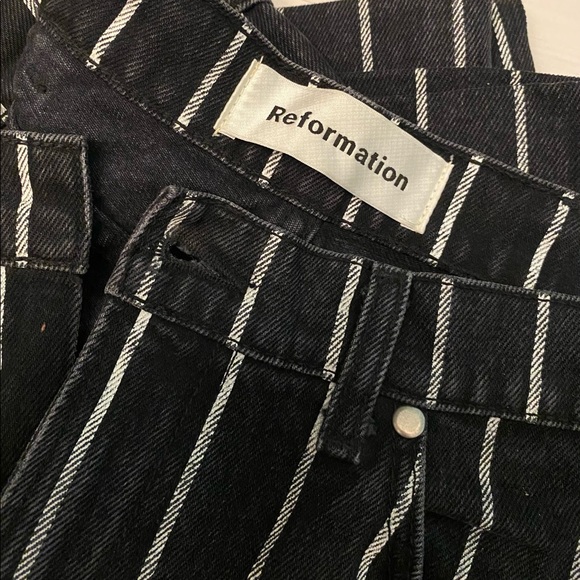 REFORMATION ROPER BLACK JEANS - Picture 3 of 4
